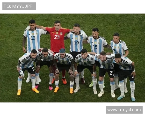 生日派对上的足球巨星们齐聚一堂为我庆祝难忘时刻